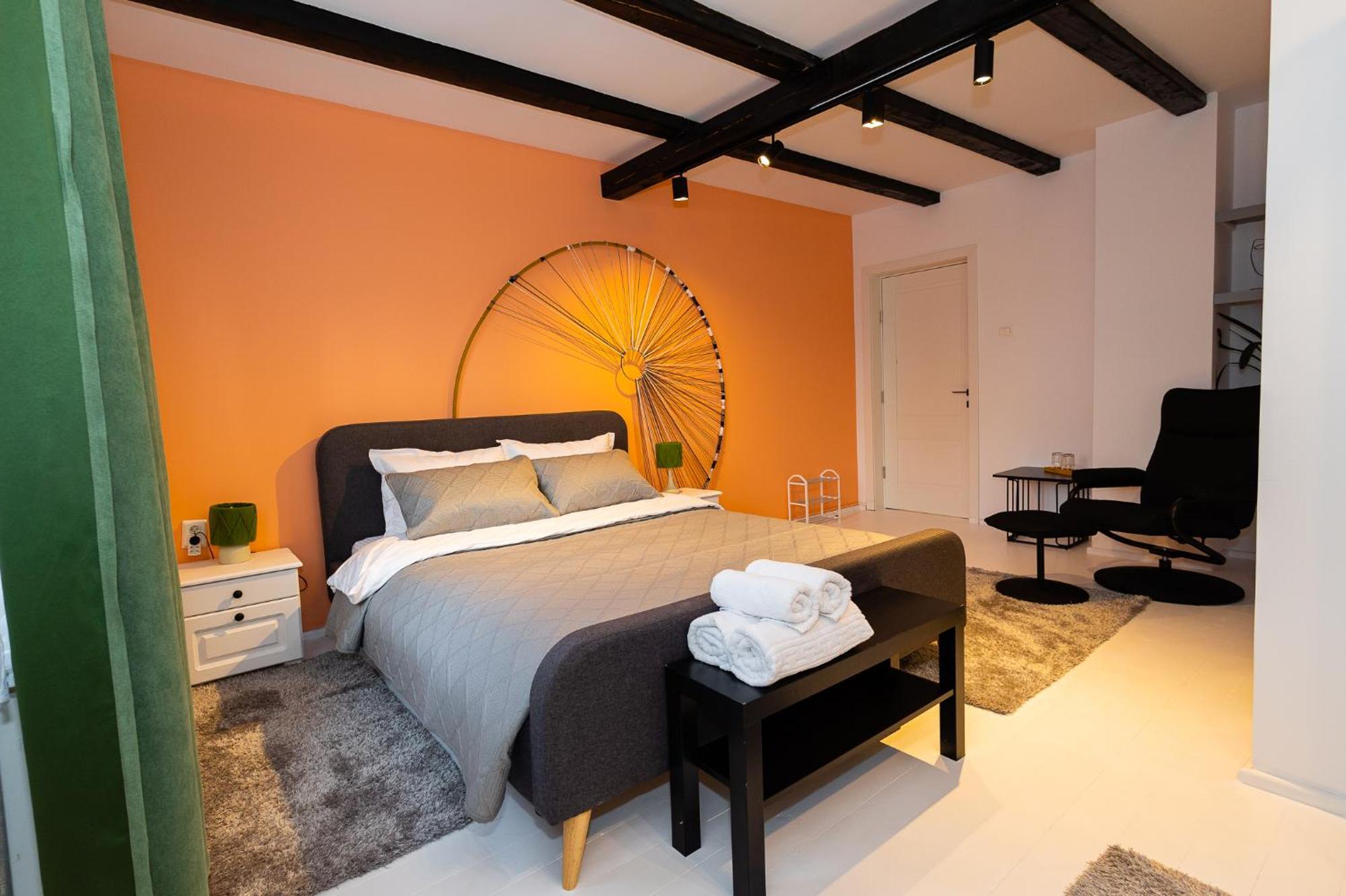 In Longfield Town Bed & Breakfast Câmpulung Moldovenesc Екстериор снимка
