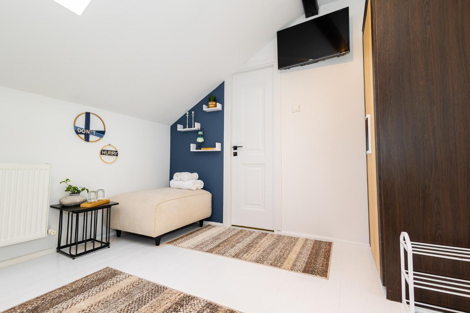 In Longfield Town Bed & Breakfast Câmpulung Moldovenesc Екстериор снимка
