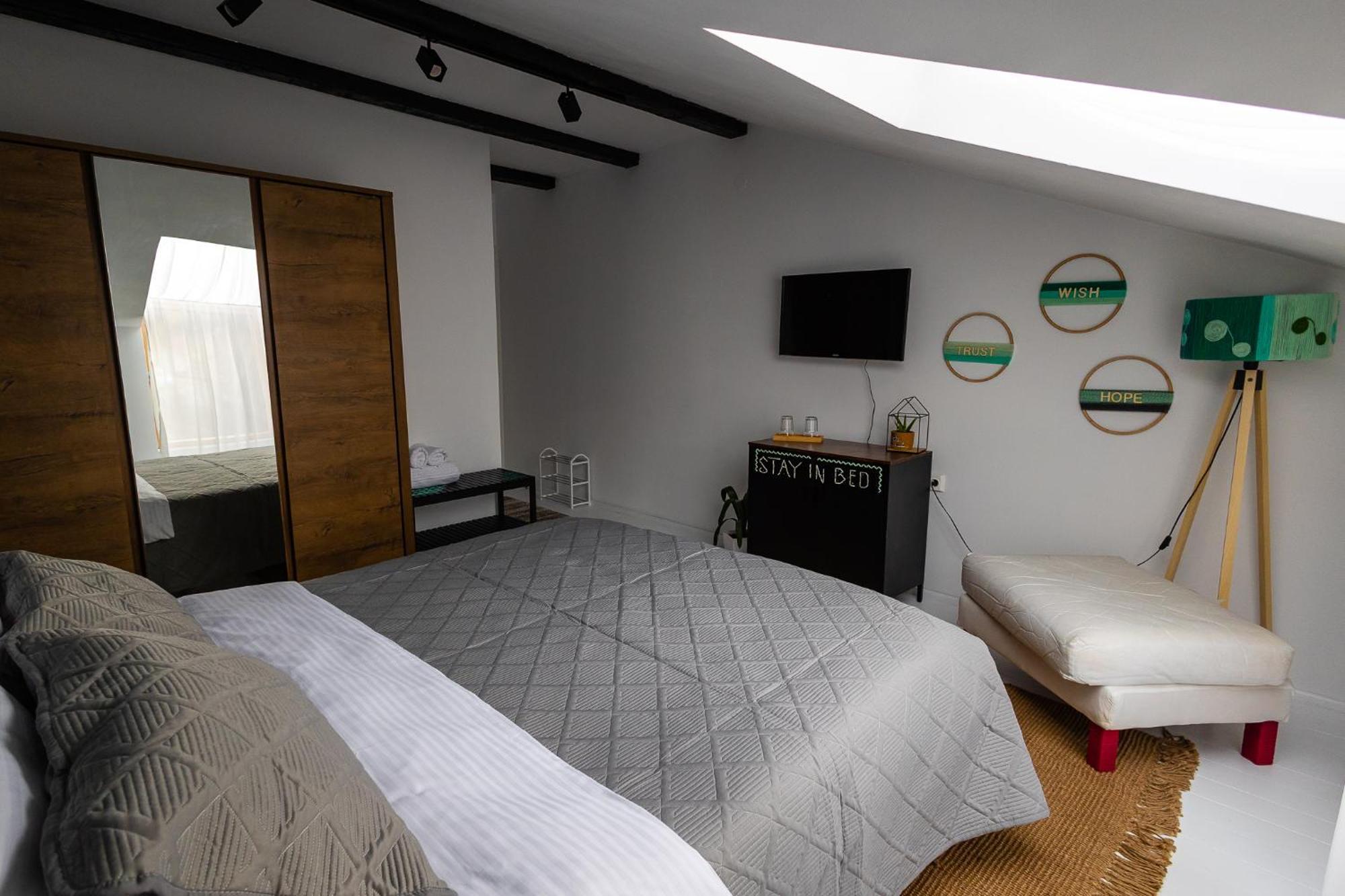 In Longfield Town Bed & Breakfast Câmpulung Moldovenesc Екстериор снимка